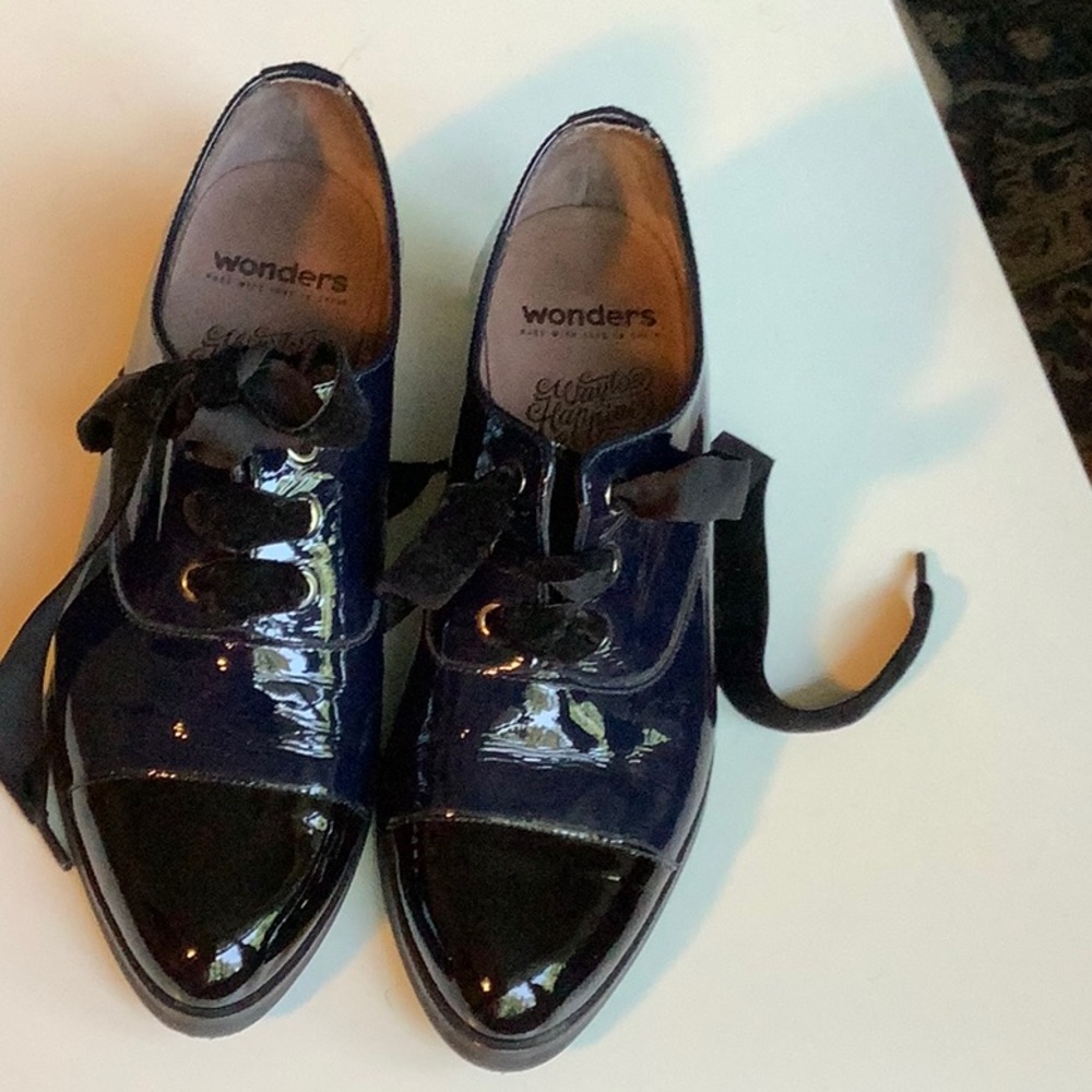 Wonders patent leather shoes